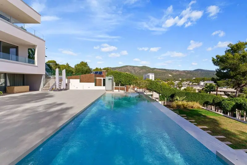 Villa de Lujo en Palmanova Mallorca con Piscina y Vistas al Mar