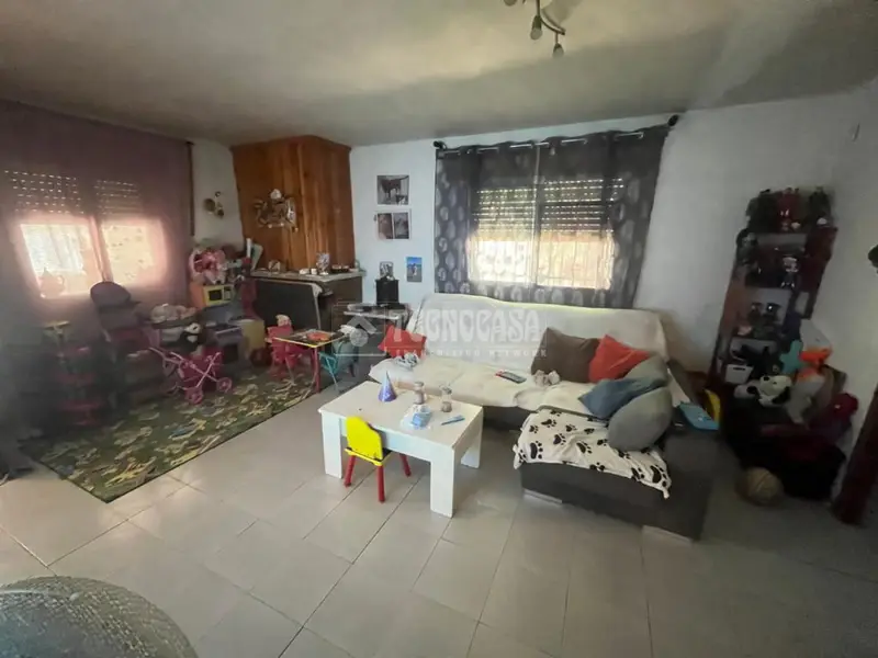 Casa Independiente en Parcela de 1267m2 a Reformar en Cedillo del Condado