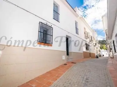 Casa Familiar en Torrox con Vistas al Mar y a la Montaña