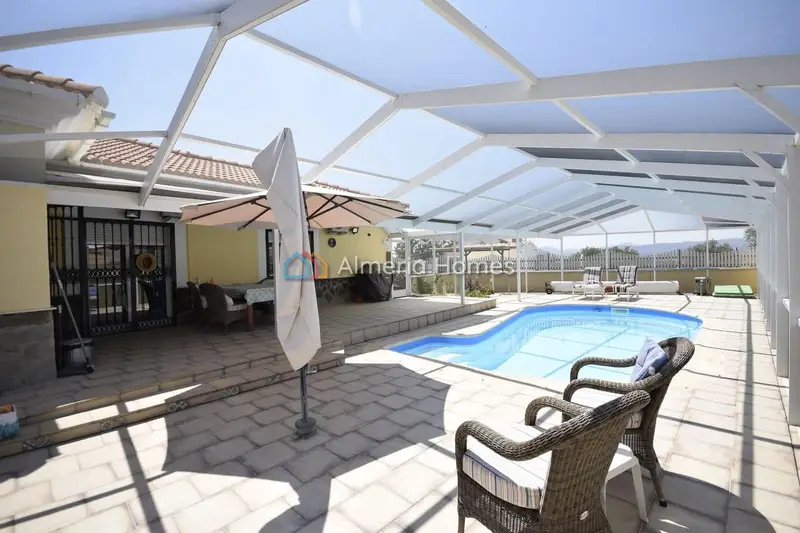 Chalet en Venta en Partaloa Almeria 3 Dormitorios Piscina