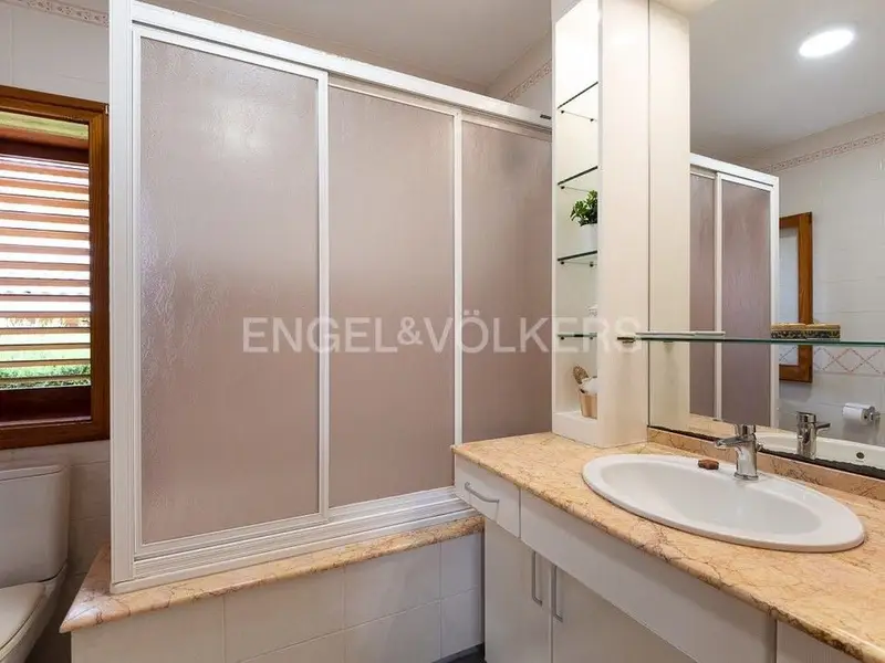 Casa en Alquiler Ribarroja del Turia 4 Dormitorios 3 Baños