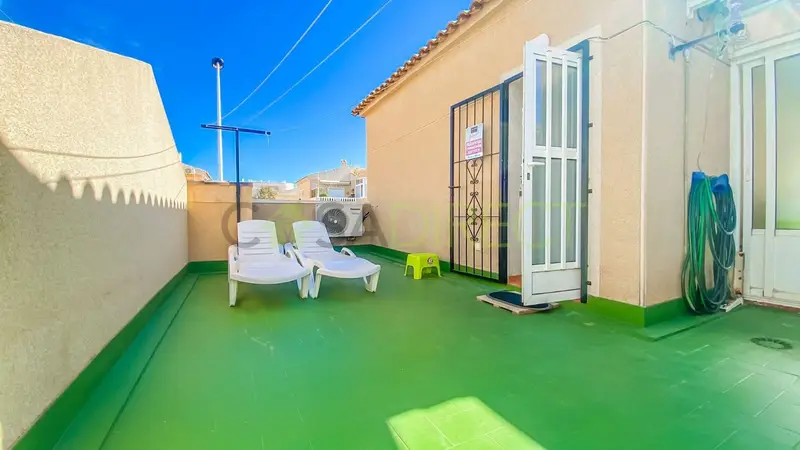 Dúplex en alquiler Torrevieja invierno 3 habitaciones terraza piscina