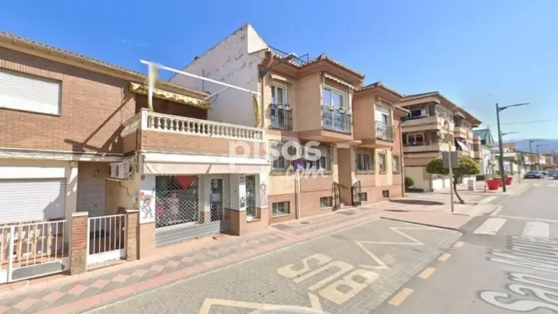Casa Adosada con Local Comercial en Armilla