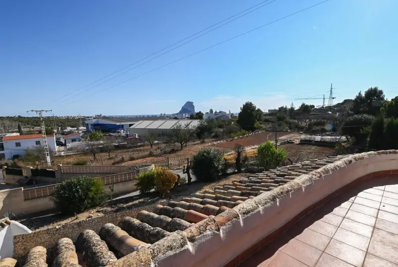 Chalet en Venta Calpe: 3 Dormitorios, Piscina Privada y Vistas al Peñón de Ifach