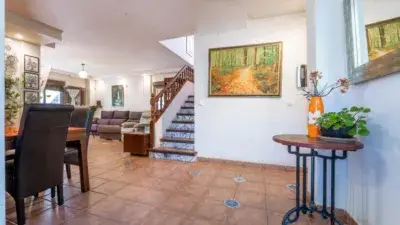 Chalet en Venta en Cajar con Piscina y Placas Solares