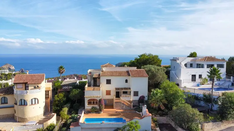 Chalet con Vistas al Mar en Javea