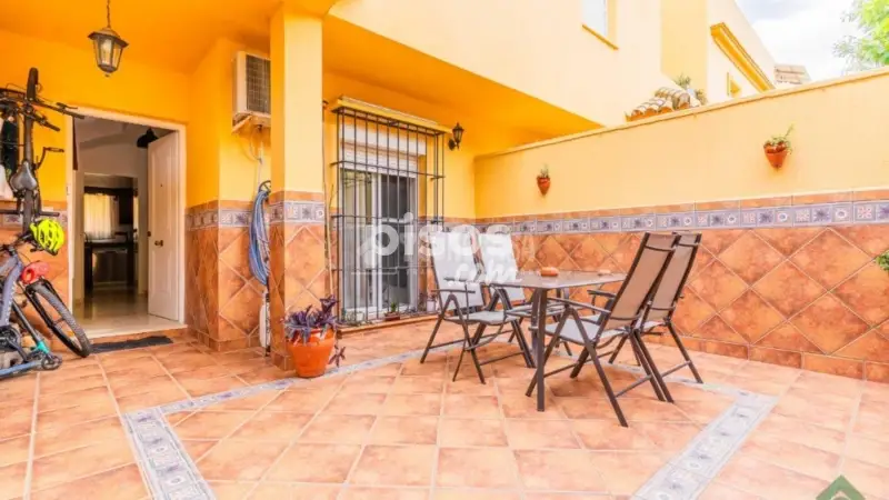 Casa adosada 3 plantas El Almendral VPO