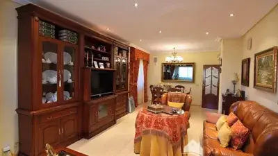 Chalet en venta en Calle Italia Linares