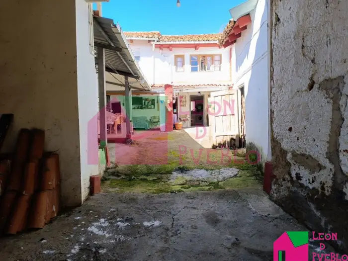 Casa con Patio cerca de León