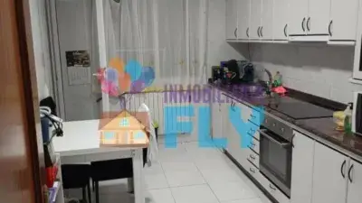 Piso en Venta en Barbadás 4 habitaciones 2 baños