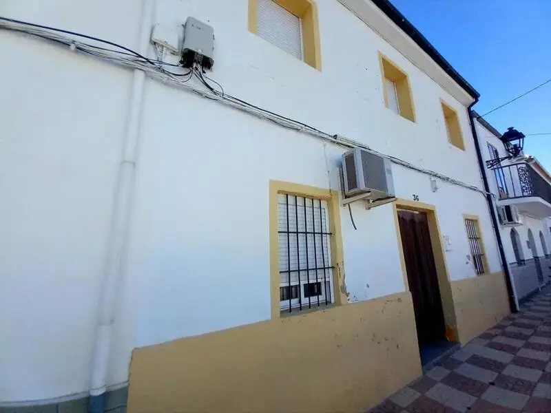 Casa de 4 Dormitorios en Las Casillas con Jardín y Vistas Montañosas