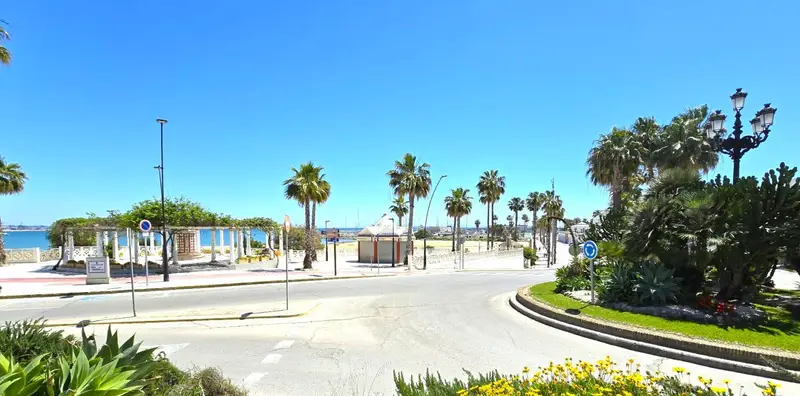 Apartamento en Rota Centro Primera Linea de Playa con Garaje
