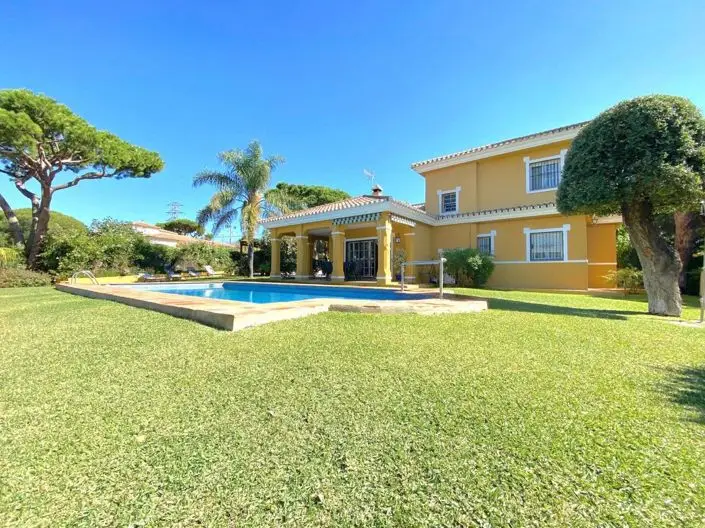 Villa 5 Dormitorios Marbella Cerca Colegio Internacional