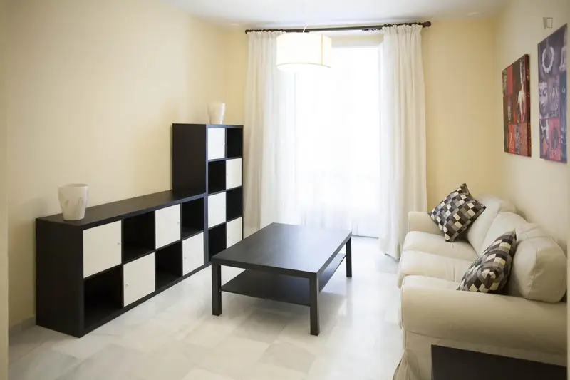 Apartamento estudiantes Cadiz 3 dormitorios cerca Universidad