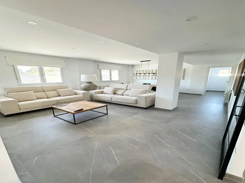 Chalet Reformado con Piscina en Paterna Valencia