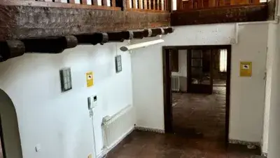 Chalet en Venta Las Lomas: Encanto Tradicional y Comodidades Modernas