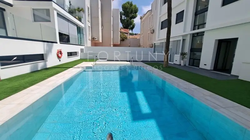 Bajo en Málaga Este a Estrenar: Playa, Piscina y Parking