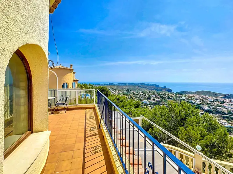Villa con Piscina y Vistas al Mar en Cumbre del Sol