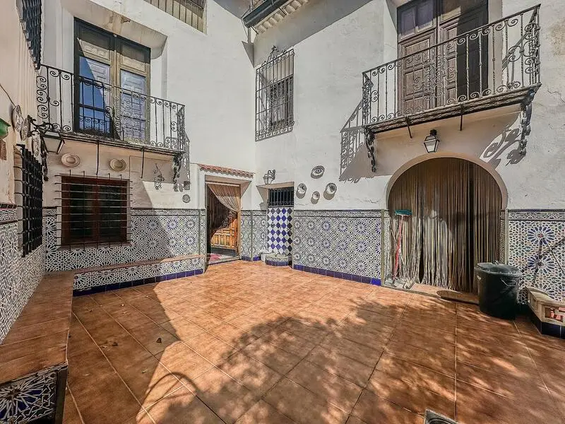 Casa Adosada Histórica en Caudete 5+ Habitaciones 4 Baños Garaje Bodega