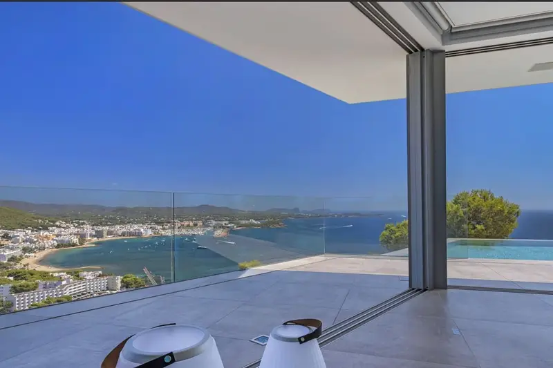 Villa de Lujo en Santa Eulalia Ibiza 5 Dormitorios Piscina Infinita