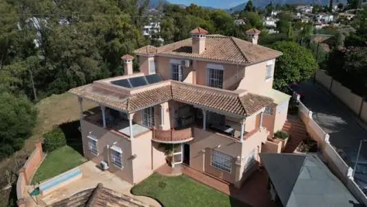 Villa de Lujo en San Pedro Alcántara 6 Dormitorios Piscina Privada