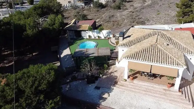 Villa 3 Dormitorios Monovar Piscina Jardin 2000m2