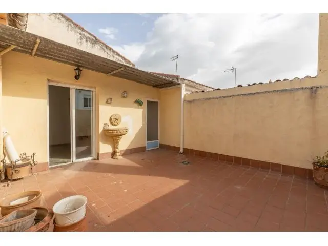 Casa con Local Comercial en Armilla