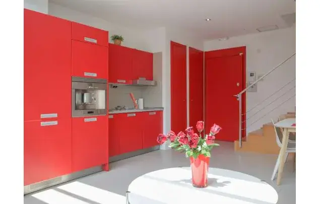Estudio Elegante Madrid 1m2 Entrepiso Decoracion Roja Negra