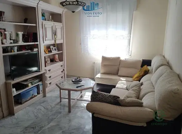 Casa en Urbanizacion Azahar Jaen 5 Dormitorios Piscina