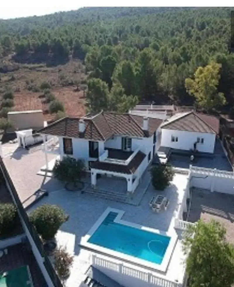 Villa 9 Dormitorios Yecla Murcia Licencia Turistica