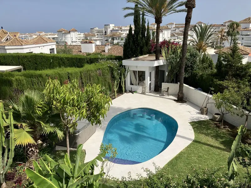 Casa-Villa de 6 Dormitorios en venta Puerto Banus, España