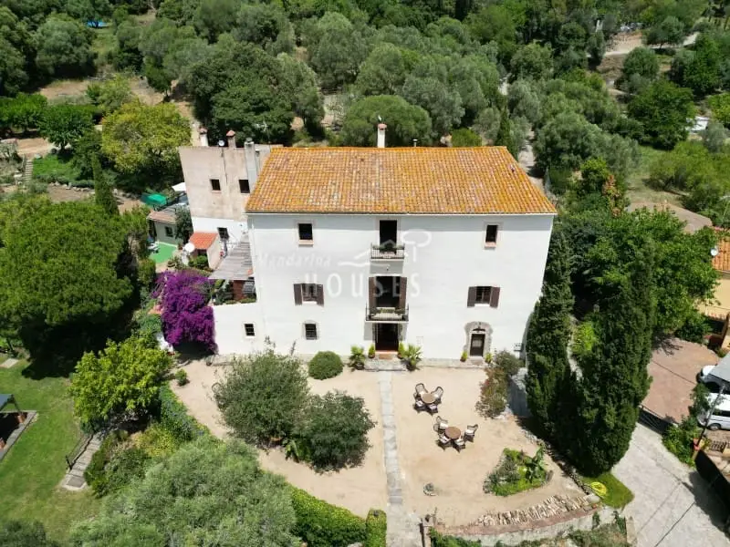 Masia Historica Siglo XV Venta 1250m2 18 Dormitorios 7 Bungalows