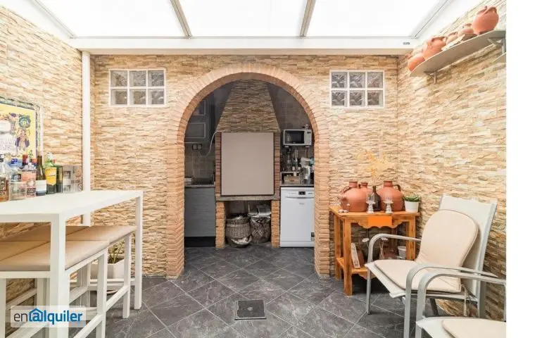Adosado en Aldaia con 230m2, garaje, terraza y 4 habitaciones
