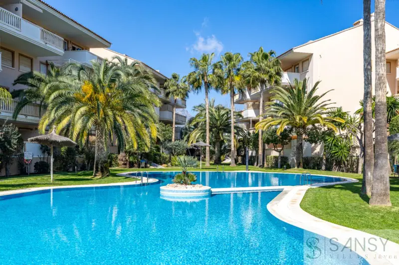 Apartamento Dúplex en Nou Fontana Jávea con Piscina y Jardín Privado