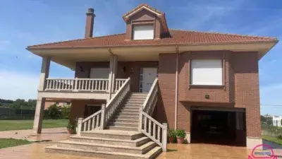 Chalet en venta en Cembranos 7 habitaciones 3 banos