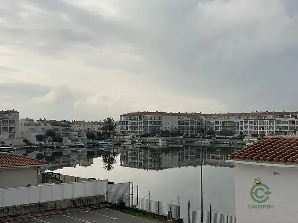 Casa Moderna en Empuriabrava con Vistas al Lago