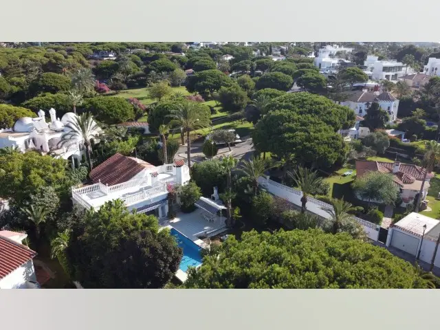 Chalet Andaluz en Marbesa con Licencia para Nueva Construccion