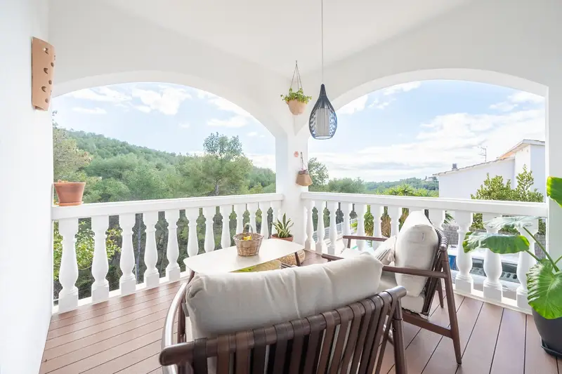 Venta Casa con Terraza y Piscina en Canyelles Cerca de Barcelona