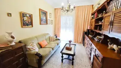 Piso en Venta en Camas con Patio y Garaje