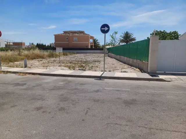 Terreno en Venta Oliva Cerca de la Playa