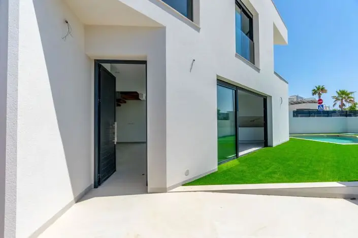 Villa en Venta 2 Dormitorios Piscina Jardin