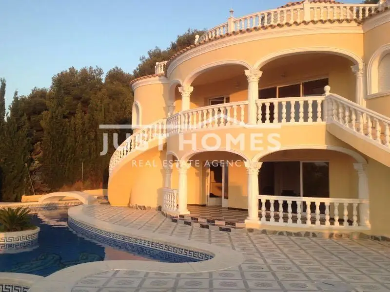 Villa de Lujo en Calpe con Piscina Infinity