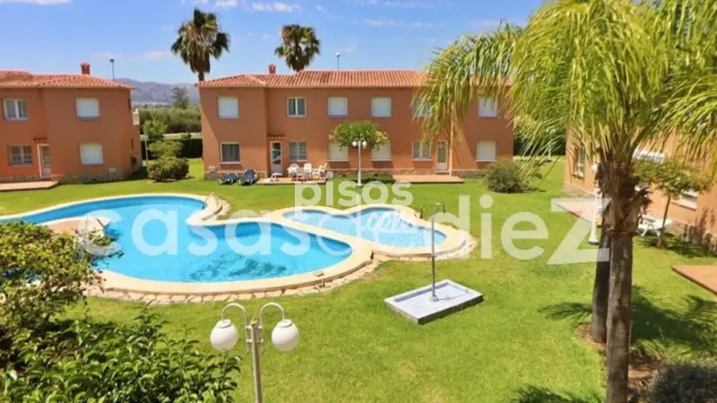 Apartamento en venta en Oliva Nova con piscina y aparcamiento