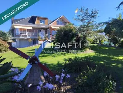 Chalet en Venta en Villagarcia 681m2 7 Dormitorios Piscina