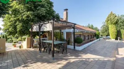 Casa en Venta en La Zubia Gran Parcela y Piscina