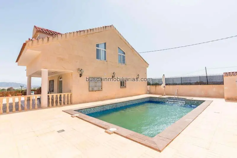 Chalet en Fortuna con Piscina Privada y 8 Dormitorios