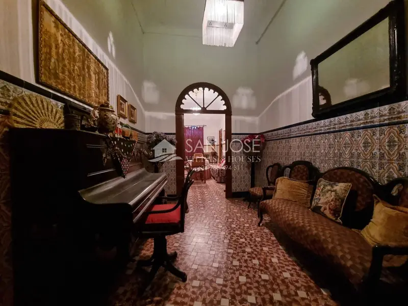 Casa en venta en Monforte del Cid Centro 474m2 para reformar