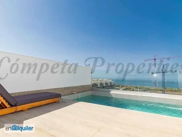 Alquiler Invierno Torrox Costa: Triplex con Piscina Privada y Vistas al Mar