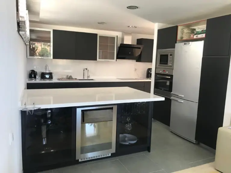 Piso de 3 Dormitorios alquiler Los Monteros, España