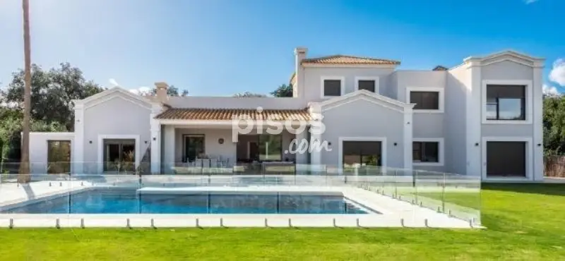 Chalet en Sotogrande Alto con Piscina y Vistas al Mar